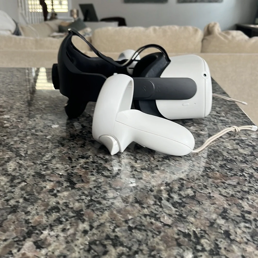Oculus quest 2 64g, got some scratches and scrapes on controller but perfect
